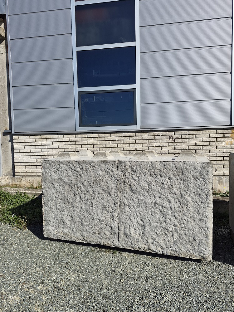 01/fstone1